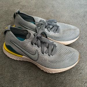Nike epic react kids shoes size 3.5Y gently used
